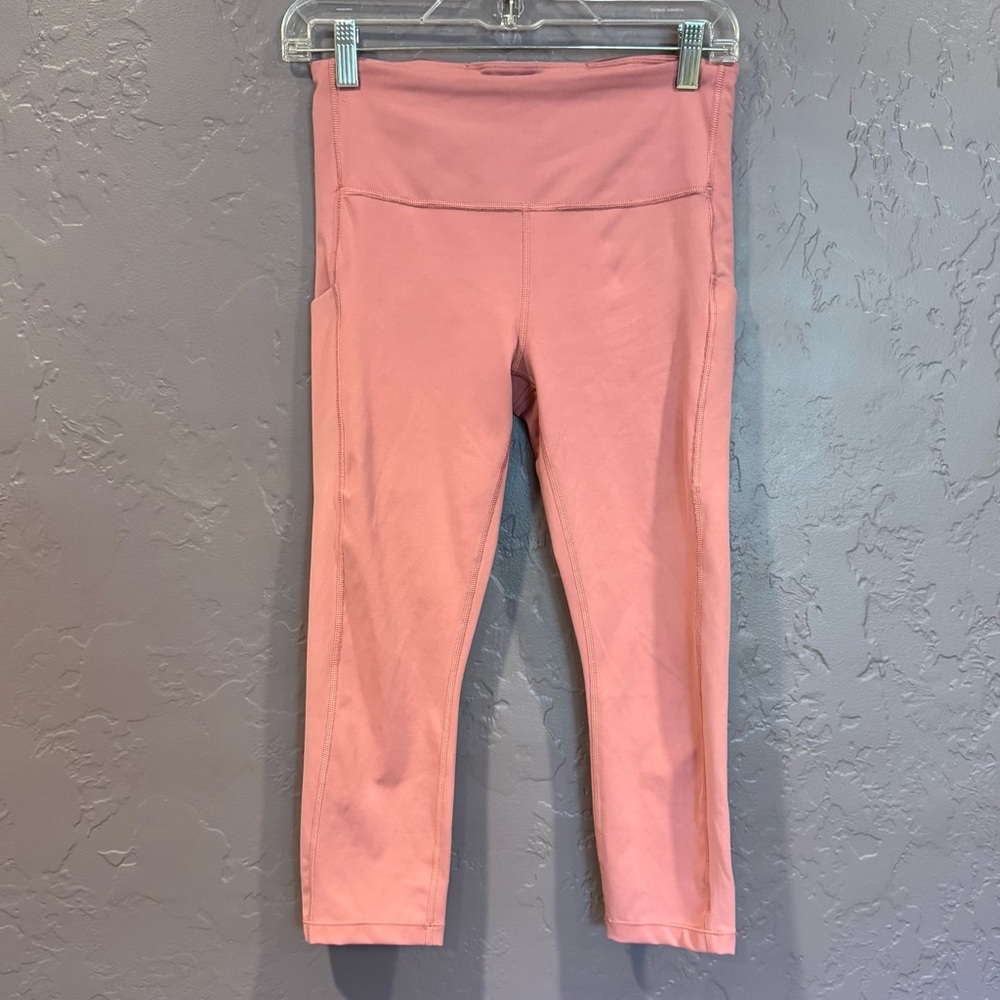 Athleta Ultimate Stash Pocket Capri in Pink - M